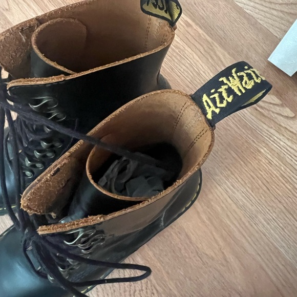 DR. MARTENS - LEONA WOMEN'S VINTAGE SMOOTH LEATHER HEELED BOOTS- Black size 7 - Picture 9 of 9